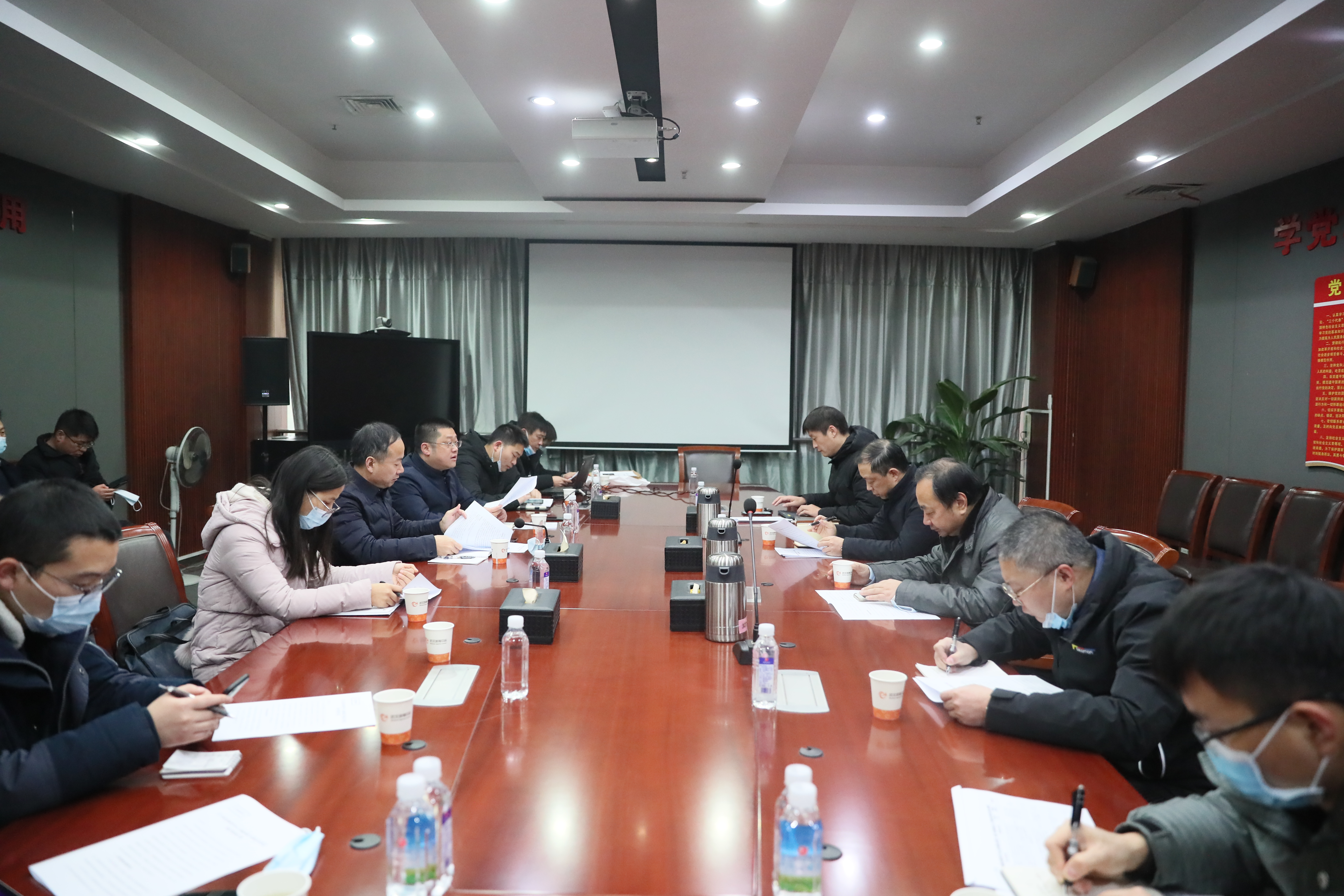 市紀委監(jiān)委派駐市城建局紀檢監(jiān)察組調研武漢體育中心平戰(zhàn)結合改造項目(圖6) 市紀委監(jiān)委派駐市城建局紀檢監(jiān)察組調研武漢體育中心平戰(zhàn)結合改造項目(圖6)